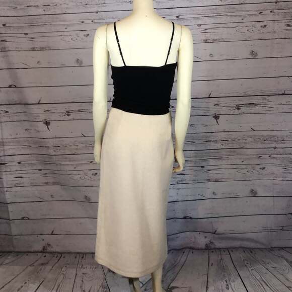 LA BOUTIQUE Wool Wrap cream Skirt with Horn button closing size 6 - Picture 9 of 12
